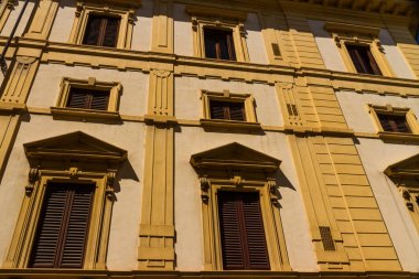 Eski konut bina açık dar sokakta, Floransa.