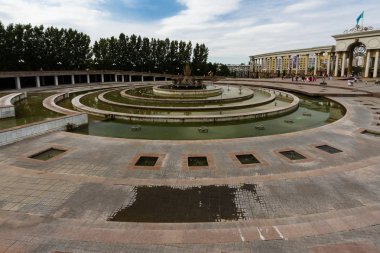 Redaksiyon: Almatı, Kazaklar Park'ta ilk Başkan'ın çeşme