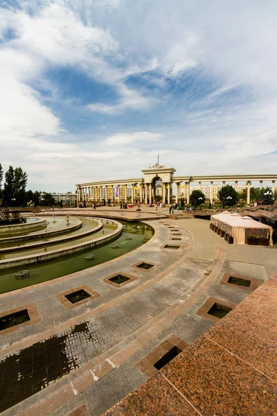 Redaksiyon: Almatı, Kazaklar Park'ta ilk Başkan'ın çeşme — Stok fotoğraf