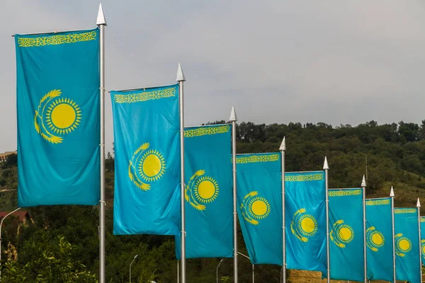 Como de las banderas de Kazajstán, Almaty Kazajstán — Foto de Stock