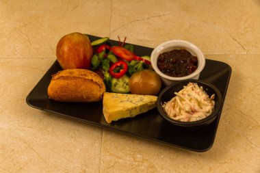 Stilton peyniri ile Çiftçi'nın Öğle Yemeği.