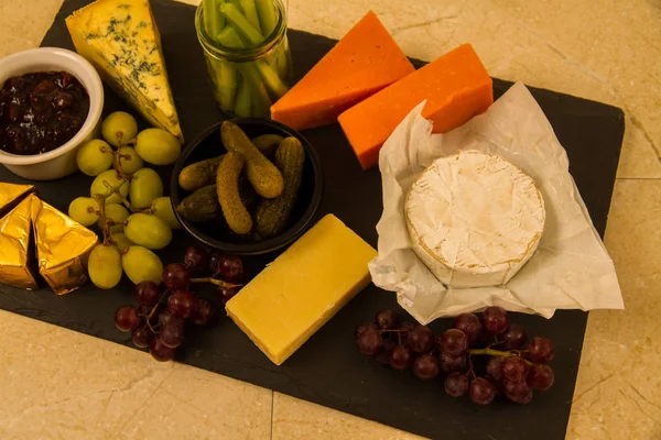 Büyük paylaşılan Peygamberli tabağı