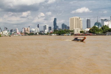 Editoryal Chao Phraya Nehri ve Bangkok manzarası