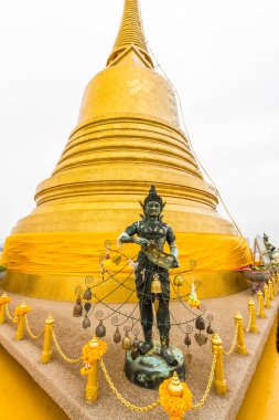 Stupa ve heykelin Budist tapınağı üzerine