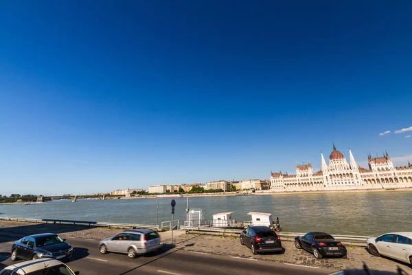 Editorial, Parlamento húngaro Edificio desde el otro lado del río D —  Fotos de Stock