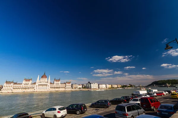 Editorial, Parlamento húngaro Edificio desde el otro lado del río D —  Fotos de Stock