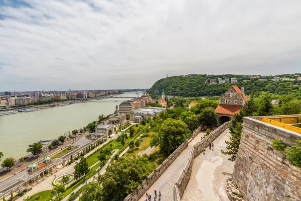 Hoofdartikel Donau in Boedapest Hongarije, Elizabeth Bridge an — Stockfoto