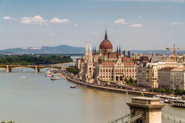 Budapeşte Macaristan 'daki Tuna Nehri, parlamento binası.