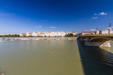Tuna Nehri 'nin batı yakası Margaret Köprüsü, Budapeşte
