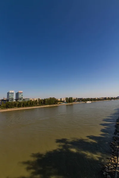 Lado oeste del río Danubio desde el puente Apad, Budapest —  Fotos de Stock