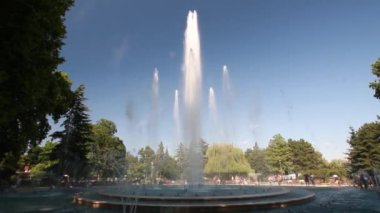 Budapeşte, kalabalık 3 Temmuz 2019 'da Macaristan' da Margaret Adası Müzikal Pınarı 'nın keyfini çıkarıyor..