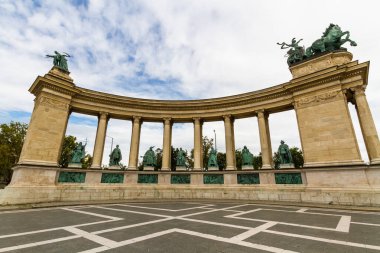 Budapeşte Macaristan 'da Budapeşte Macar Heykelleri 17 Eylül 2019 tarihinde Macaristan' da geniş açı ve manzara