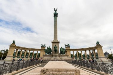Budapeşte Macaristan Cenotaph ve Sütun Kahramanlar Meydanı, manzara, Budapeşte Macaristan, manzara 17 Eylül 2019 Macaristan