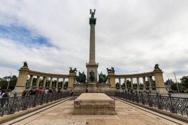 Budapeşte Macaristan Cenotaph ve Sütun Kahramanlar Meydanı, manzara, Budapeşte Macaristan, manzara 17 Eylül 2019 Macaristan