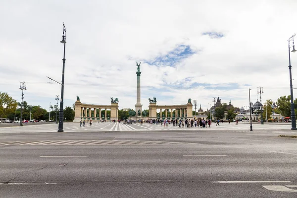 Budapest Ungarn Heldenplatz Von Der Anderen Seite Der Dozsa Gyorgy — Stockfoto