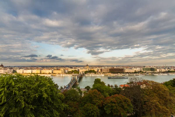 Vista Nocturna Del Río Danubio Puente Cadena Budapest Hungría Paisaje —  Fotos de Stock