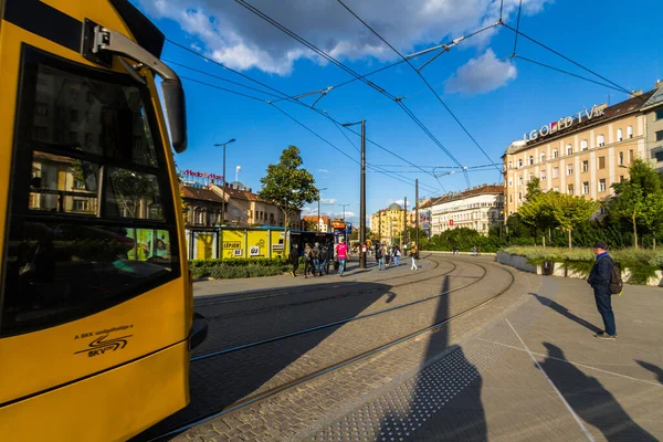 Будапешт Угорщина Pedestrians Traffic Будапешт Угорщина Вересня 2019 Року Угорщині — стокове фото