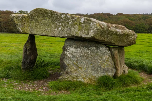 Steintumulus Presaddfed Burial Chamber Anglesey Wales Vergrößerung Der Landschaft — Stockfoto