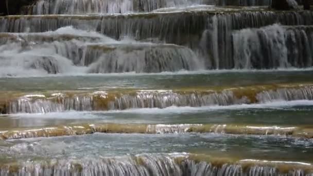 Närbild lager av vattenfall, naturliga koncept, miljö koncept. — Stockvideo