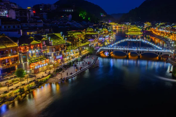 Zamanla twilight, Hunan eyaleti Çin ünlü turistik Fenghuang antik kenti.