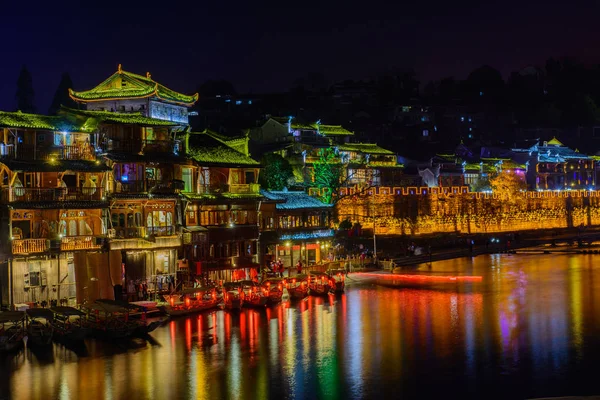 Zamanla twilight, Hunan eyaleti Çin ünlü turistik Fenghuang antik kenti.