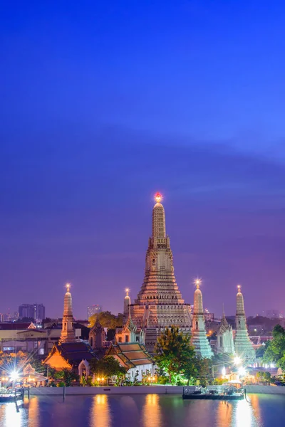 Arun temple(Wat Arun), ünlü turistik twilight saat. - Stok İmaj