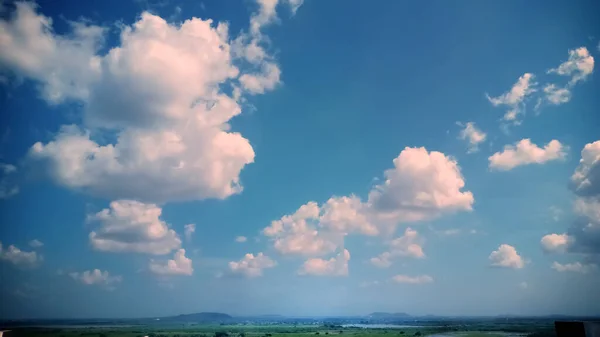 Gökyüzündeki güzel bulutlar.