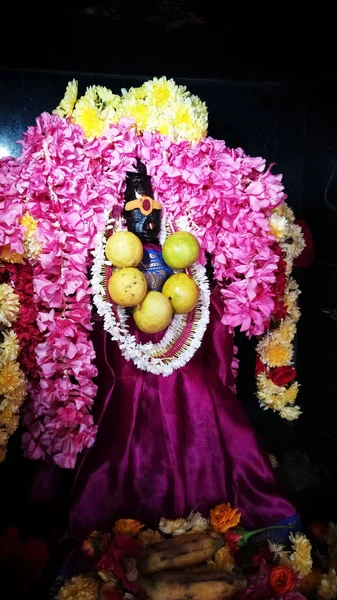Estatua de Sri Durgai Ammán con las más bellas decoradas con flores —  Fotos de Stock
