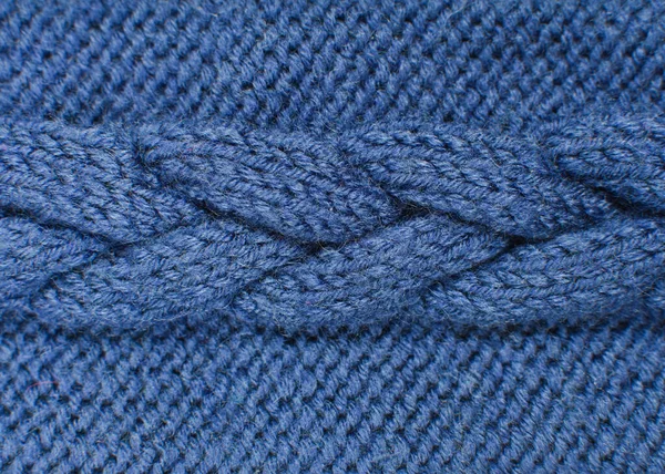 Jehly, koníčky, pletení. Pozadí textilie s pletenou strukturou vlna modrá. Modrá pletená textura. Ruční pletení. — Stock fotografie
