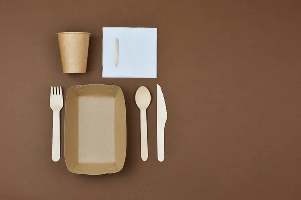 Zero waste, environmentally friendly, disposable paper utensils. View from above. — Stockfoto