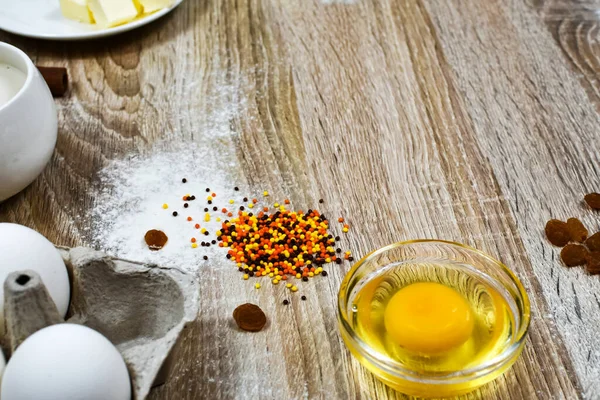 Wooden background with baking ingredients. Place for an inscription. The apartment was lying. View from above. — Stock Photo, Image