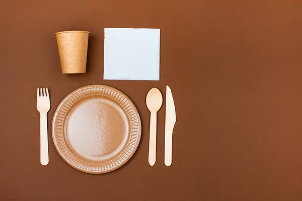 Zero waste, environmentally friendly, disposable paper utensils. View from above. — Stockfoto