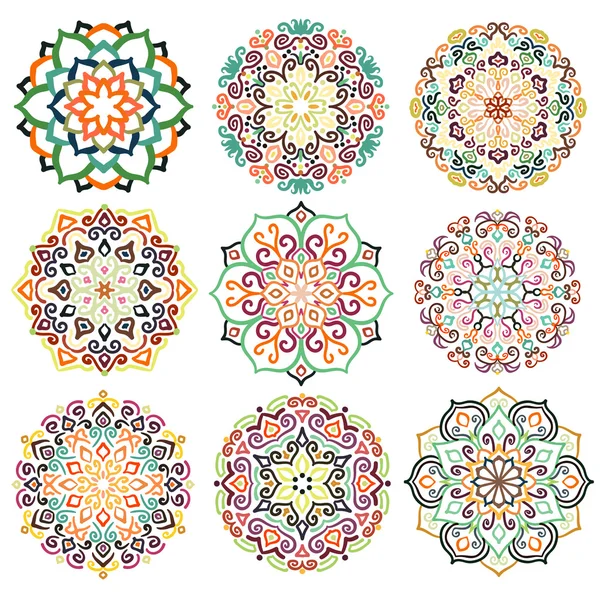 Цветочный круглый орнамент мандала — стоковый вектор
