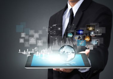 Değmek perde tablet erkek elinde yeni teknoloji ile