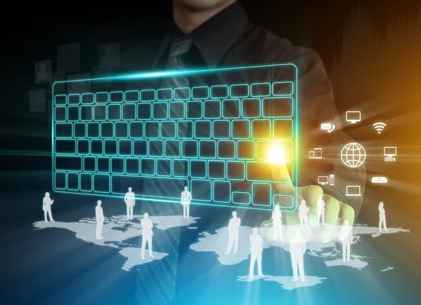Las manos del hombre escribiendo en el teclado digital con iconos de comunicación — Foto de Stock