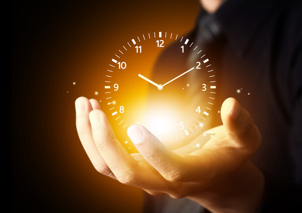 бизнесмен с часами
