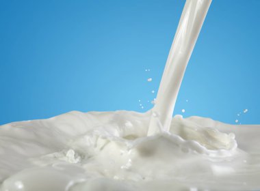 süt sıçramasına dökme