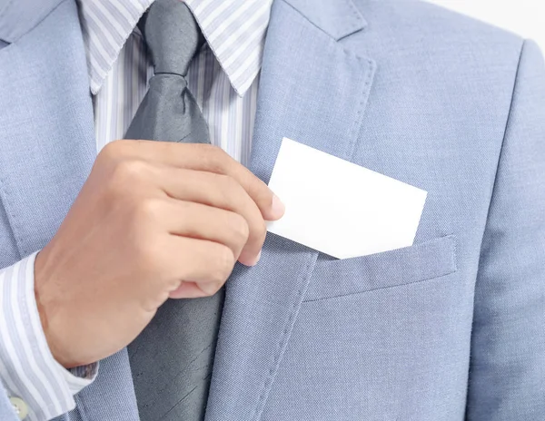 Hombre de negocios mostrando blanco tarjeta vacía — Foto de Stock