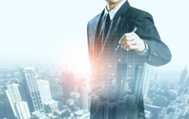 işadamı mevcut artan grafik şehir arka plan, iş büyüme ile