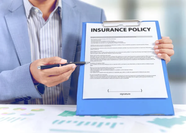 Businessman show insurance policy with business graph diagram, insurance concept — Stock Photo, Image