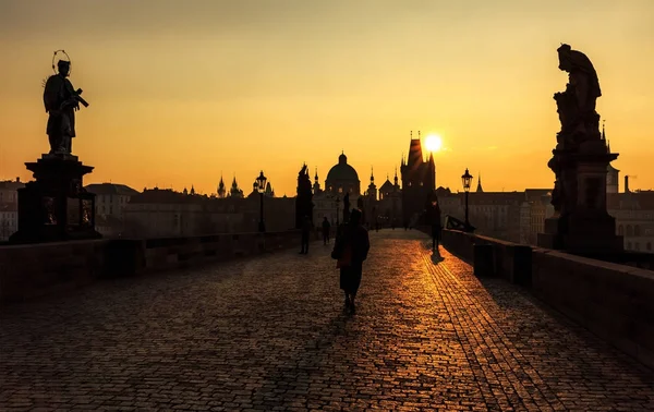 Карлов мост в Праге, Чехия, туристическое направление — стоковое фото