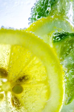 Maden maden suyu, meyve suyu içecek limon düşüş