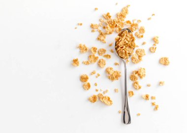 Tablo günü kahvaltıda süt ile sağlıklı Mısır gevreği