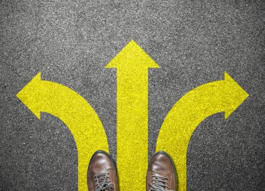 başarı için yol seçmek işadamı ayakkabı standı