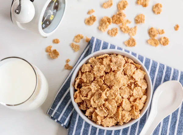 Gesunde Cornflakes Mit Milch Zum Frühstück Auf Dem Tisch Essen — Stockfoto