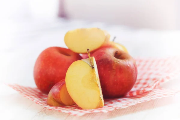 Red Apple Table Fruit — Stock Photo, Image