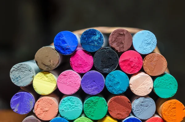 Набор разноцветного пастельного мела, соединенного вместе . — стоковое фото