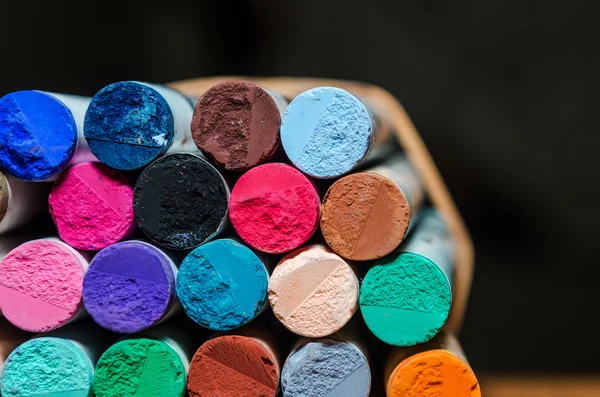 Набір різних кольорових пастельних крейд, об'єднаних між собою . — стокове фото