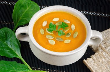 vitamini taze kabak püresi beyaz tohumları ile çorba