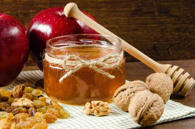 Sulu Kırmızı elma tarçın ve bal ile